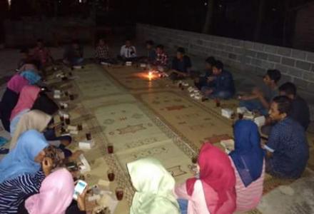 2 dari 34     Cetak semua Di jendela baru Hikmat, Tirakatan 17-an Pedukuhan Bongoskenti