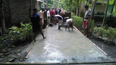 Pengecoran jalan, dusun kurahan 1 rt3 dari P2MD bekerjasama dengan TPK Desa Murtigading.
