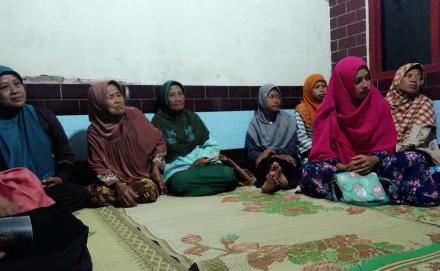 Ibu Ibu Pedukuhan Bongoskenti rutin pengajian dan silaturahmi