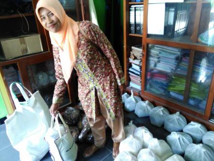 Pembagian PMT Balita untuk 18 Pedukuhan