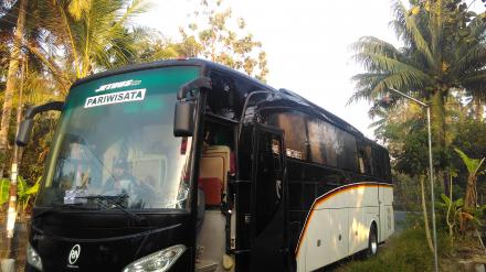 Anggota IDT Bongoskenti Piknik Ke Tawangmangu