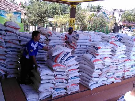 Penyaluran Rastra di Murtigading