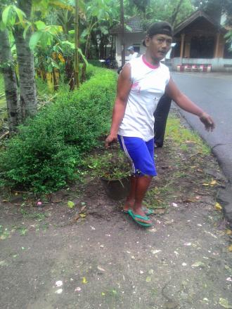 Gotong Royong gropyok sampah di Piring 2