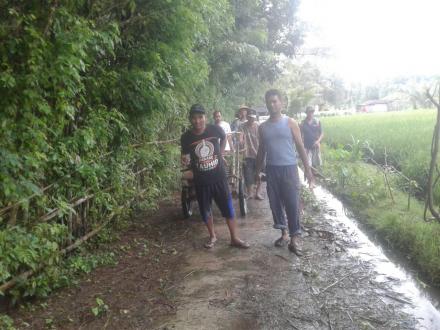 Gotong Royong Gropyok Sampah di Ngentak