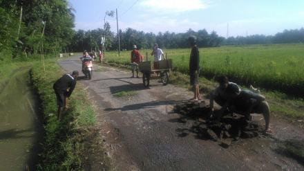 Gotong Royong Gropyok Sampah di Kranggan
