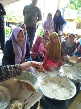 Pelatihan Peyek Pletre Tahap 2