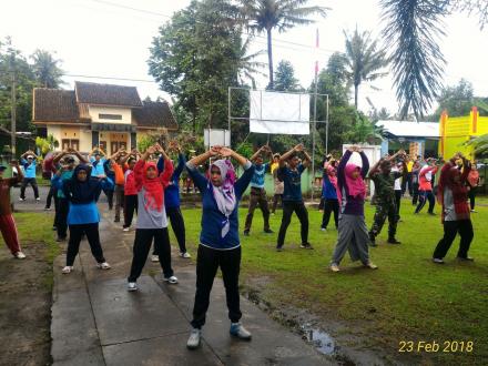 Senam Bersama Dinas Instansi se Kecamatan Sanden di Mako Koramil