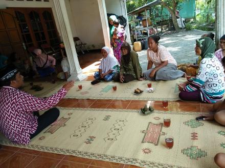 PKK RT 04 DK.VI Sanggrahan dihadiri Lurah Murtigading