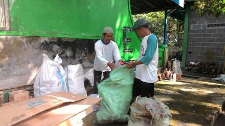 Pengumpulan dan Pemilahan Sampah di Peciro