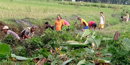 Kerja bakti warga Pedukuhan Sanggrahan