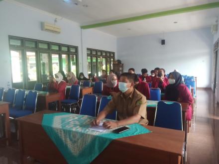 Presentasi Progress Program Kerja Mahasiswa KKN UMY 