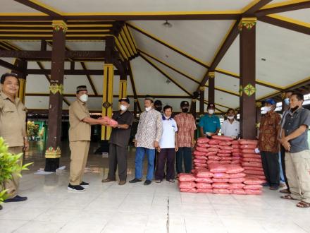 Pembagian Bibit Padi di Kalurahan Murtigading