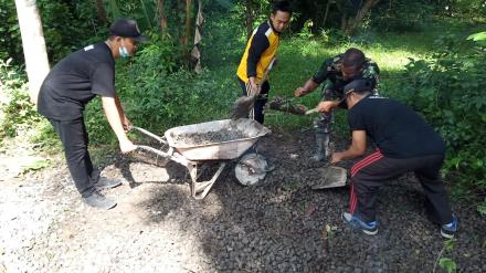 Pemerintah Kalurahan Murtigading ikut serta dalam Kegiatan TMMD di Guwosari Pajangan