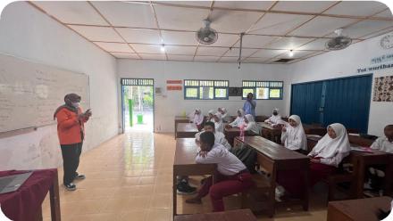 Edukasi di SD Muhammadiyah Trisigan oleh KKN UAD