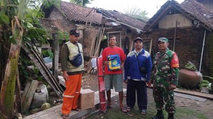 Kampung Siaga Bencana Kalurahan Murtigading mengirim logistik