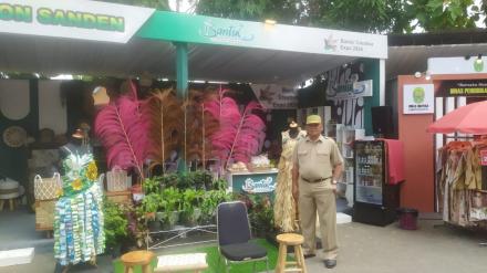 Lurah Murtigading kunjungi Stand Kapanewon Sanden di Bantul Creative Expo